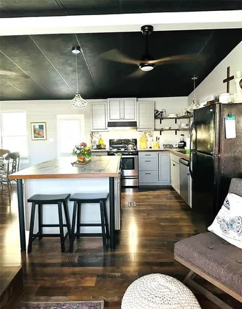 $2,200 | 6456 Presidential Circle, Zephyrhills, FL 33540