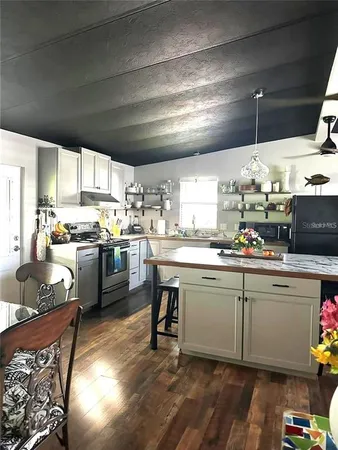 $2,200 | 6456 Presidential Circle, Zephyrhills, FL 33540