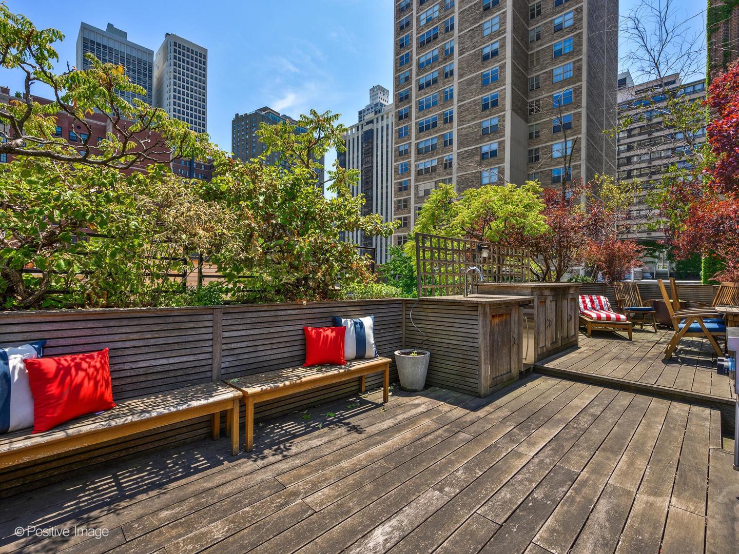 37 East Elm Street Chicago, IL 60611 - Photo 28 of 32 a view of outdoor space with seating space