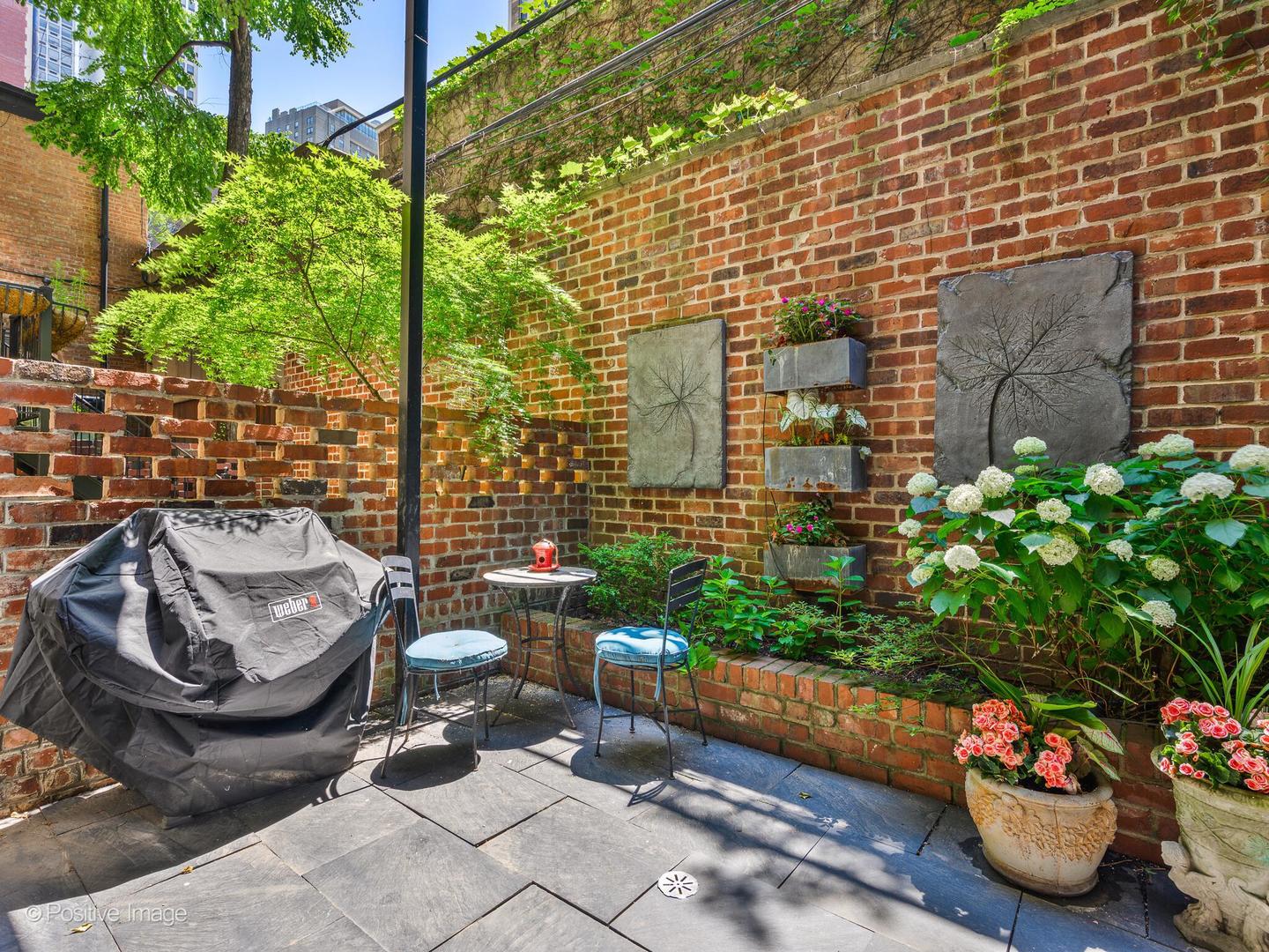 37 East Elm Street Chicago, IL 60611 - Photo 29 of 32 a view of a chairs and table in a patio
