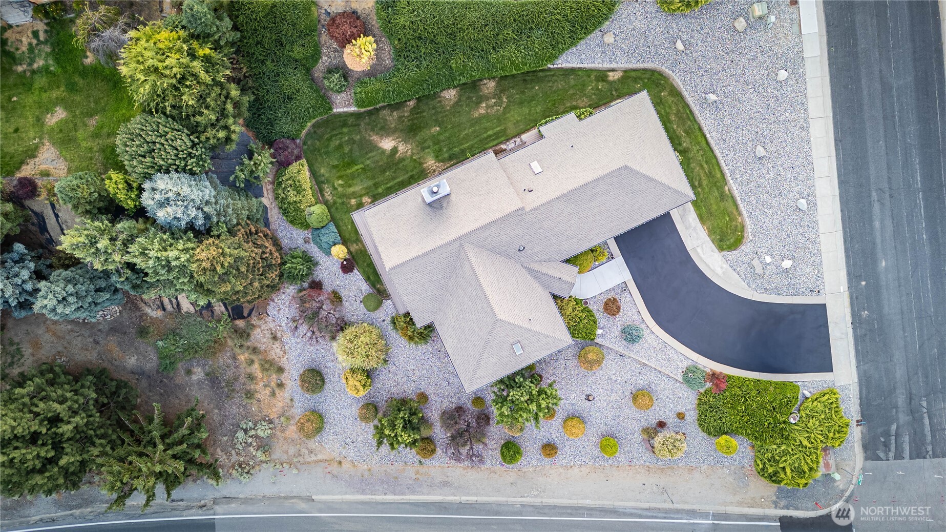 156 Heather Lane Wenatchee, WA 98801 - Photo 2 of 40