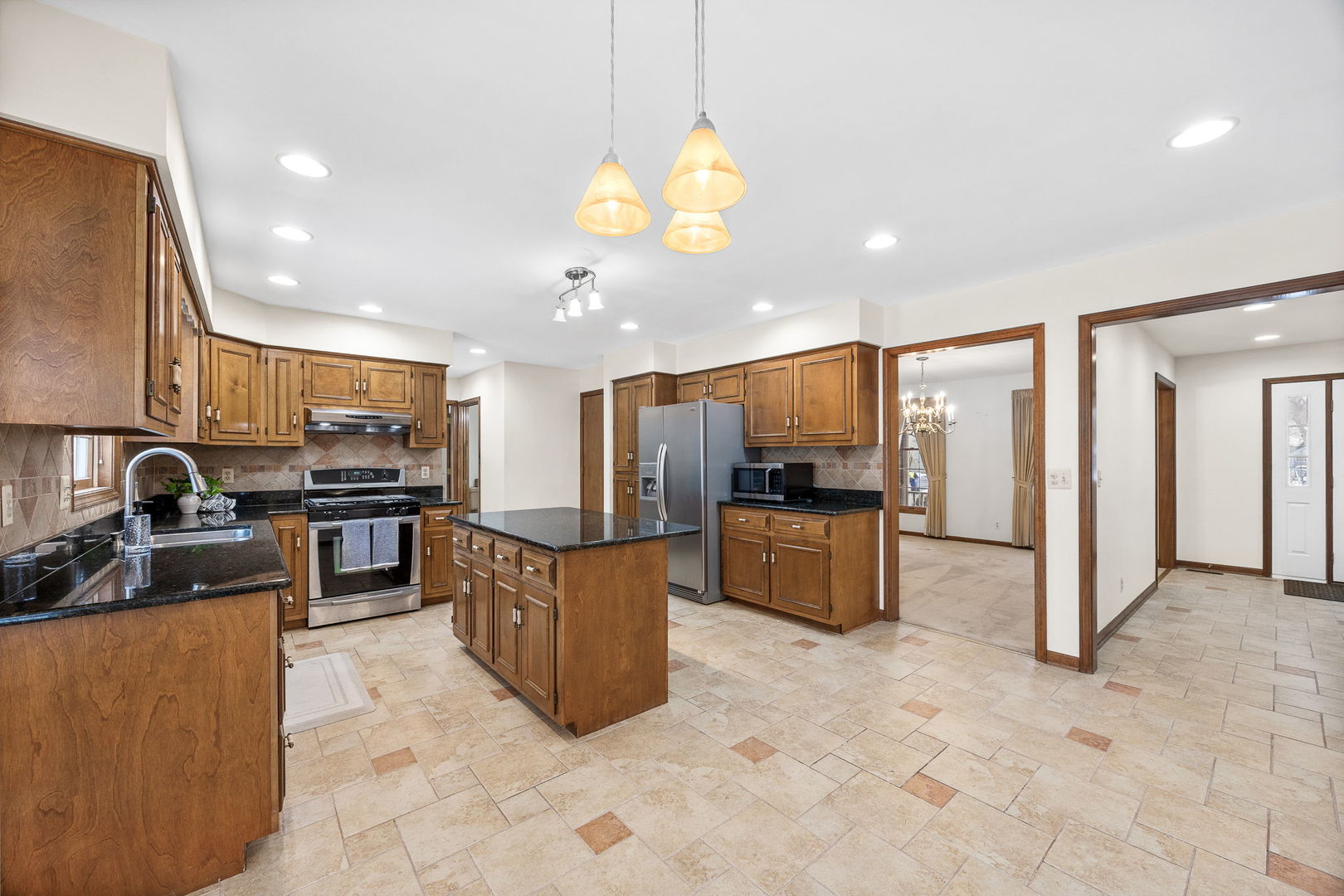 1810 Huntington Road St. Charles, IL 60174 - Photo 8 of 38