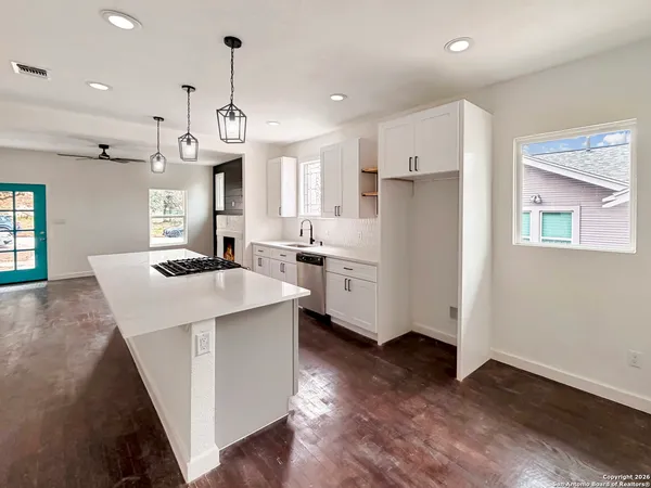 $2,500 | 419 West Huisache Avenue, San Antonio, TX 78212