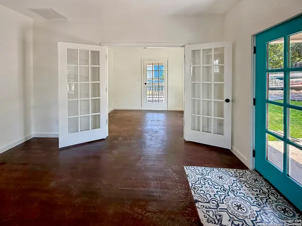 $2,500 | 419 West Huisache Avenue, San Antonio, TX 78212