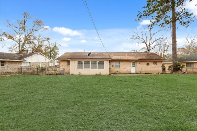 $1,750 | 111 Montrose Circle, Conroe, TX 77301