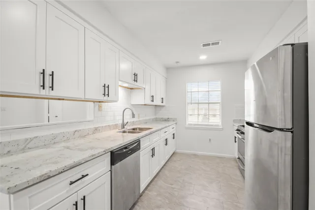 $1,750 | 111 Montrose Circle, Conroe, TX 77301