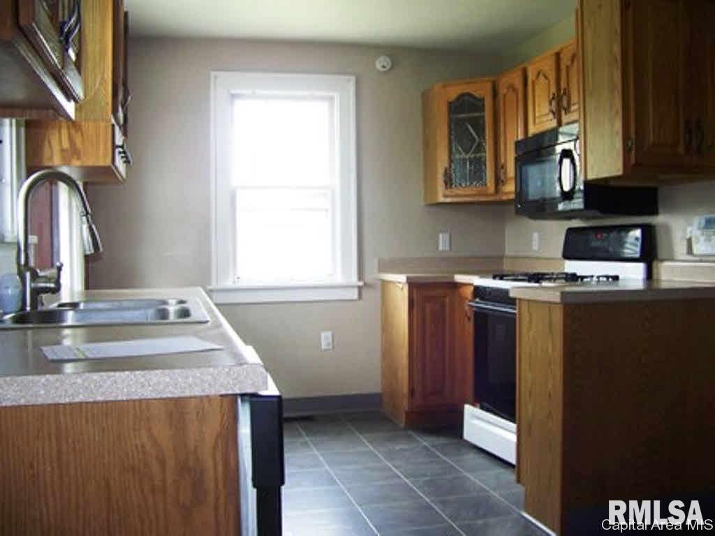 849 North Hill Street Springfield, IL 62702 - Photo 3 of 10 Gallery Image 3