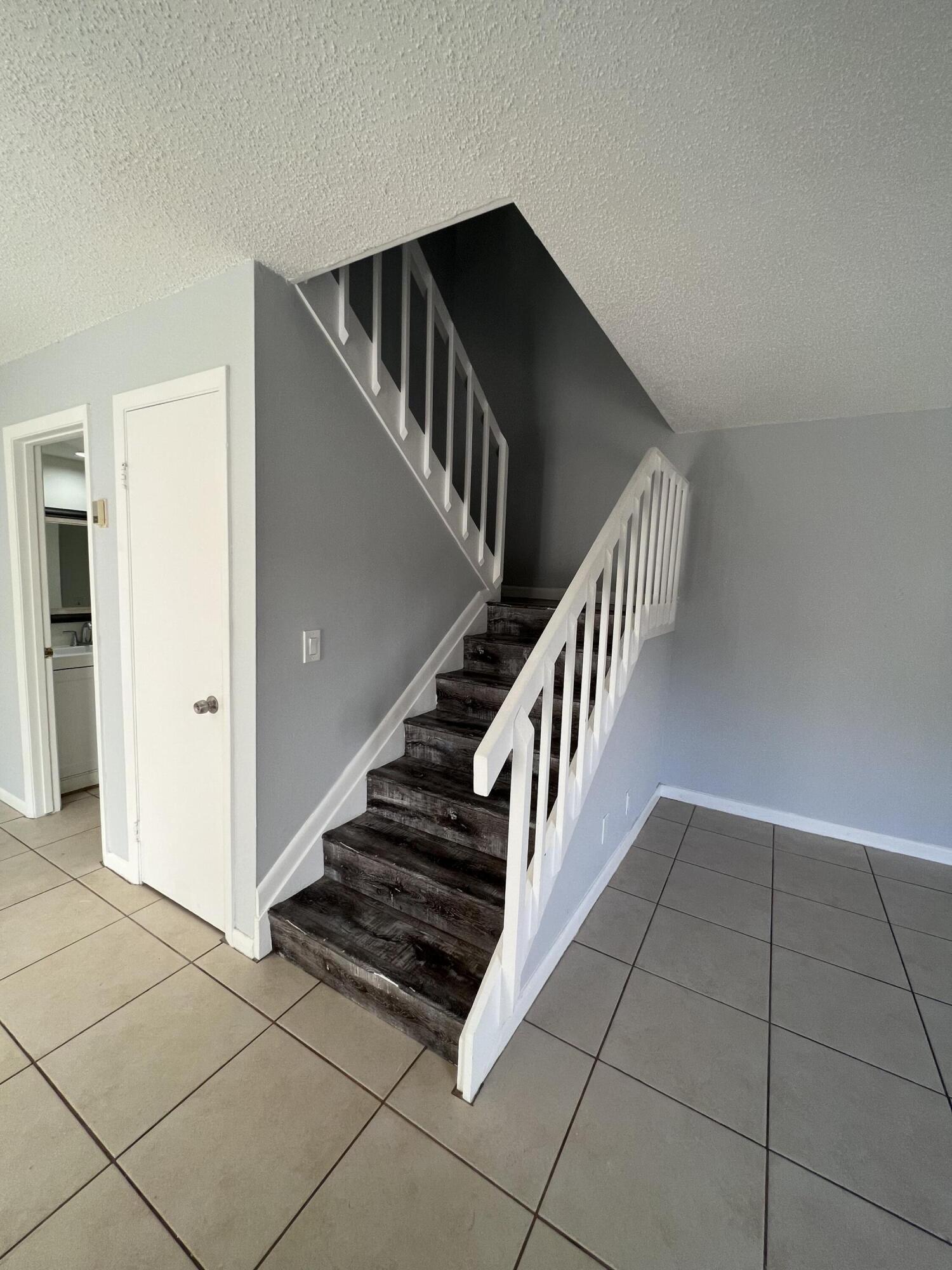 731 Springdale Circle Palm Springs, FL 33461 - Photo 8 of 20