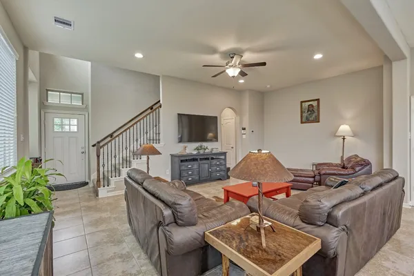 $2,200 | 207 Biltmore Loop, Montgomery, TX 77316