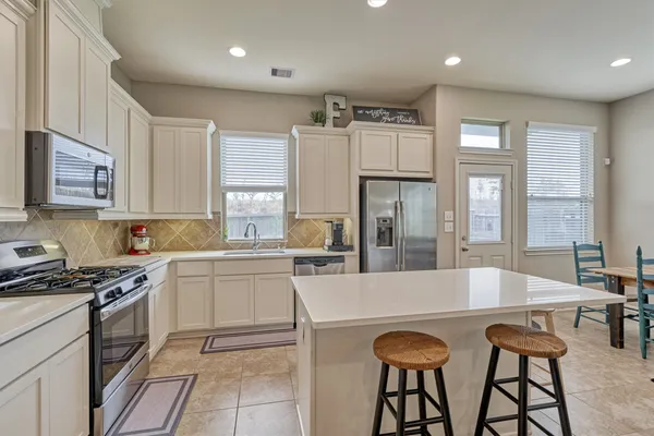 $2,200 | 207 Biltmore Loop, Montgomery, TX 77316