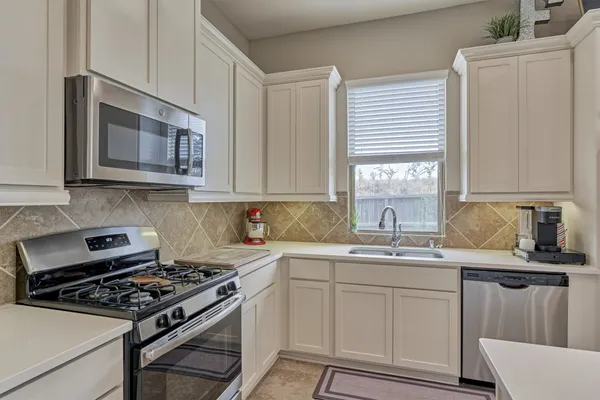 $2,200 | 207 Biltmore Loop, Montgomery, TX 77316