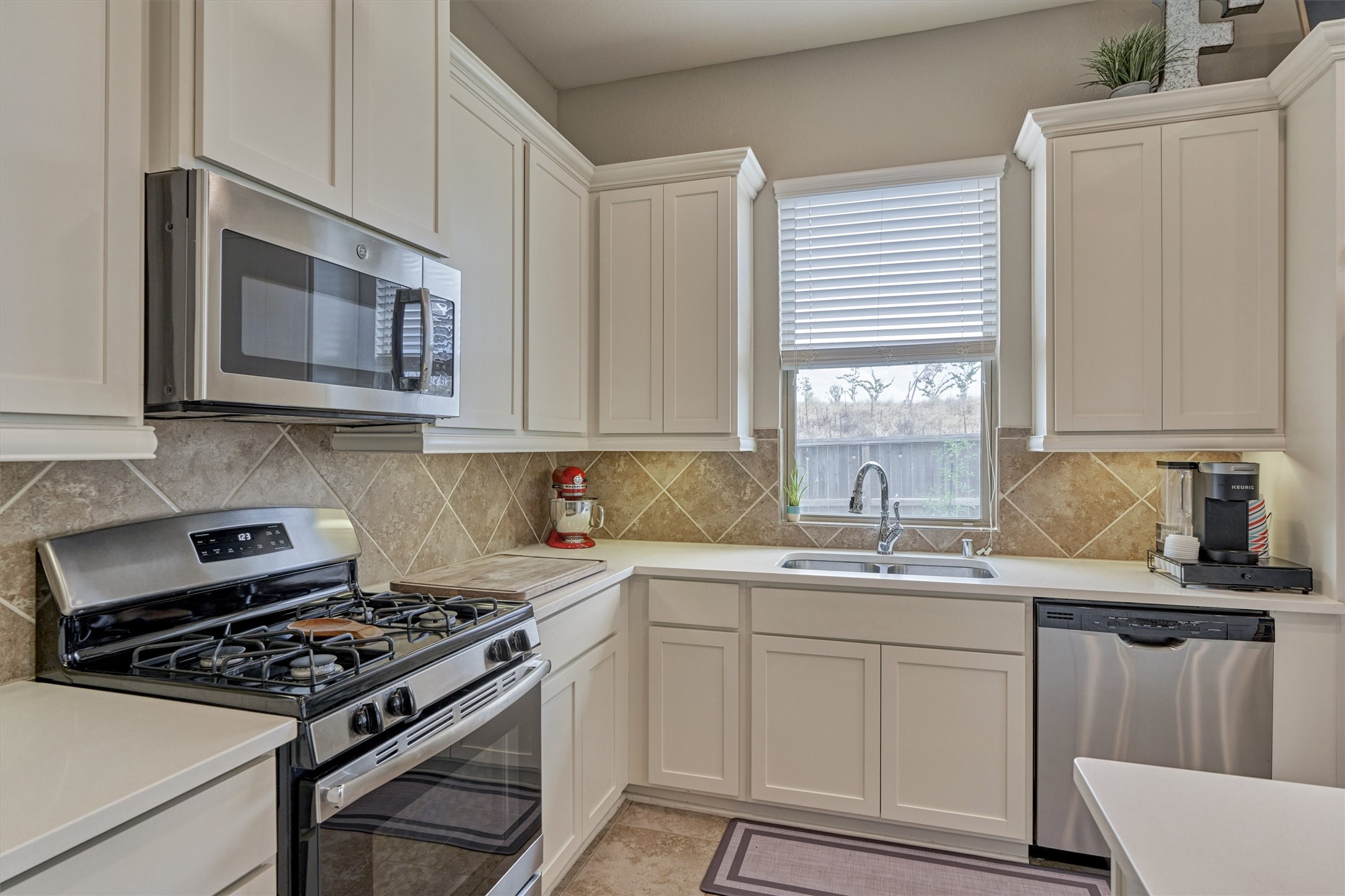 207 Biltmore Loop Montgomery, TX 77316 - Photo 9 of 16