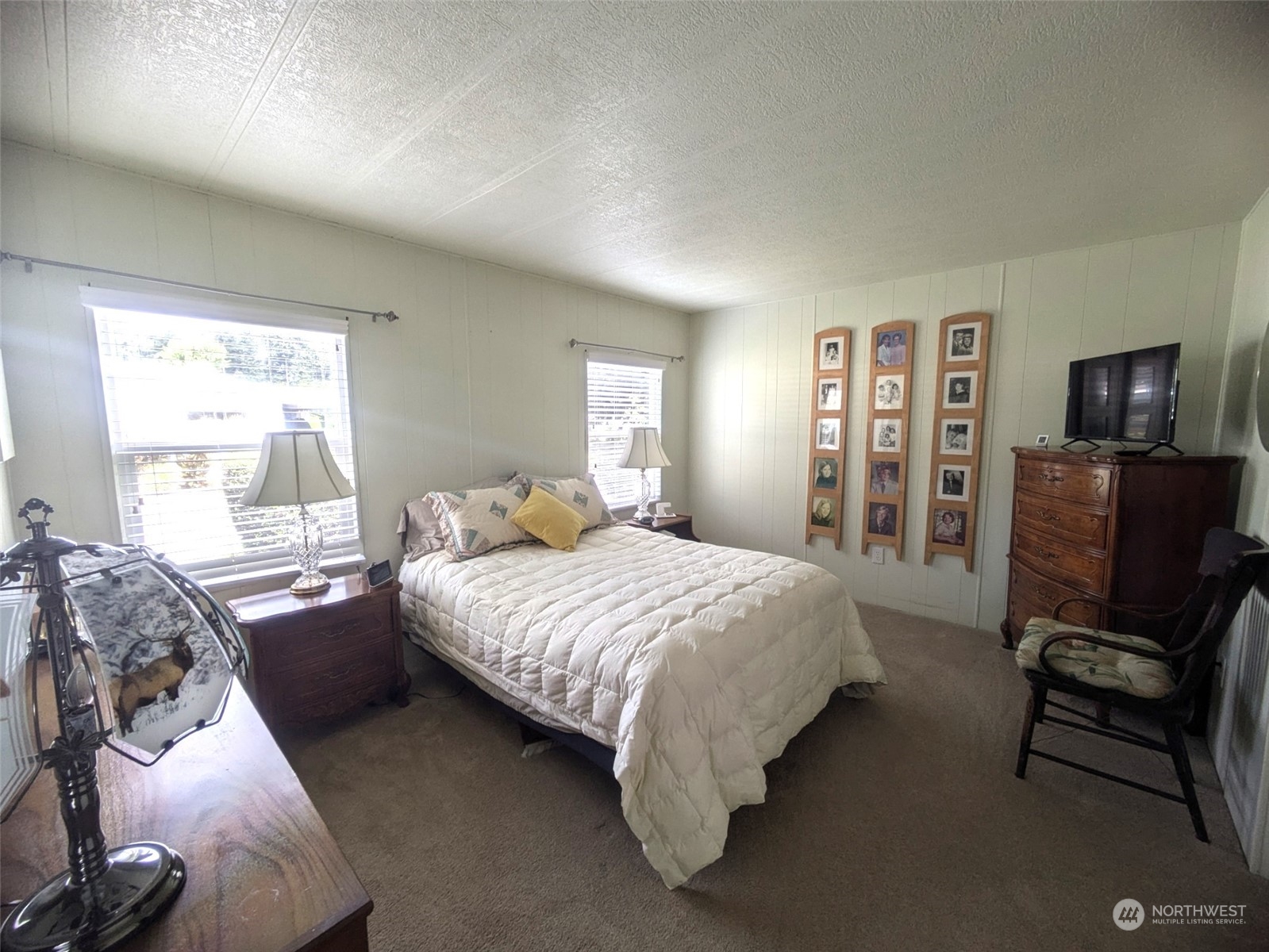201 Union Avenue Southeast, Unit 104 Renton, WA 98059 - Photo 18 of 36 a bedroom with a bed and furniture