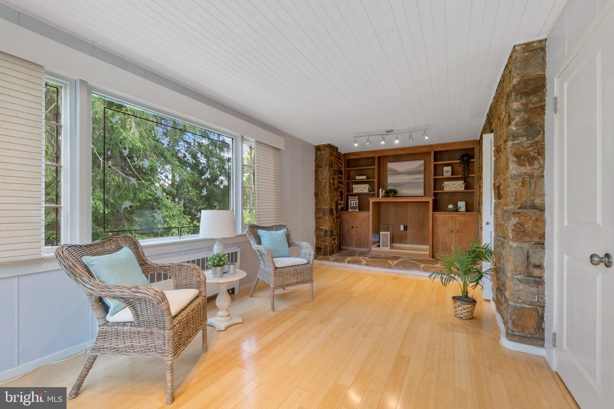 2110 South Road Baltimore, MD 21209 - Photo 22 of 43 Sun Room off DR area with Blt-ins & wood floor