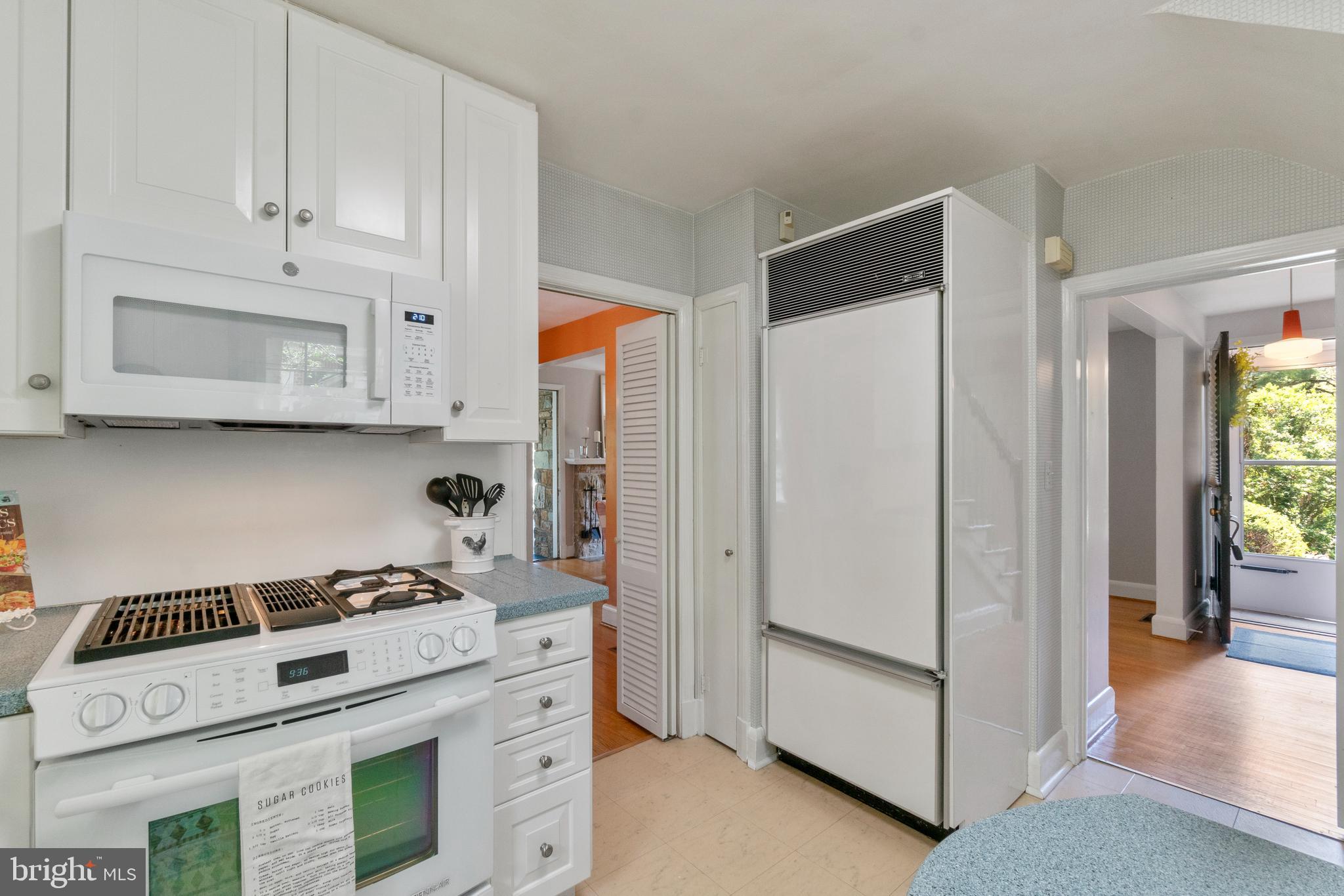 2110 South Road Baltimore, MD 21209 - Photo 26 of 43 Updated Gas range & Microwave + sub zero Refrig