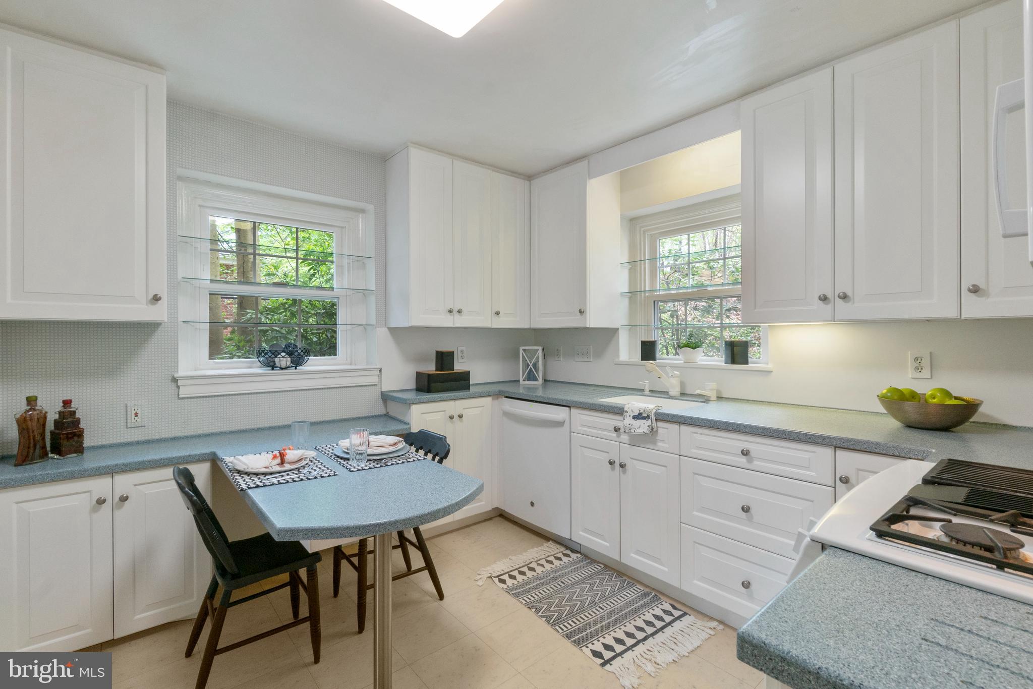 2110 South Road Baltimore, MD 21209 - Photo 27 of 43 Blt-in Corinne eating space