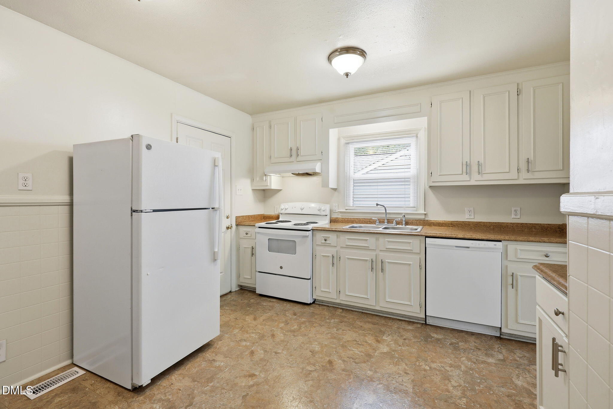 1711 Forest Road Durham, NC 27705 - Photo 9 of 28