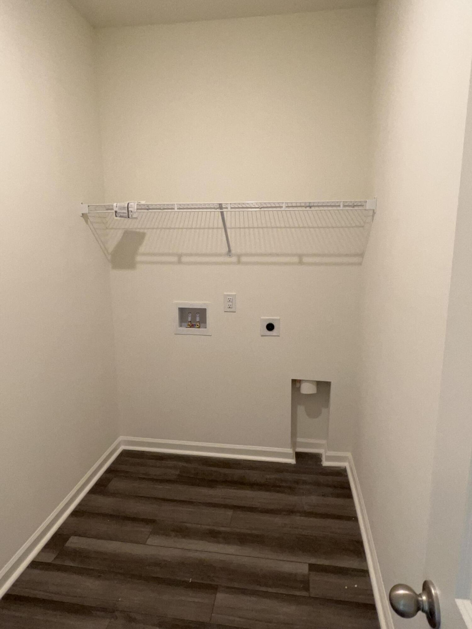 218 Phoenix Drive Summerville, SC 29486 - Photo 6 of 8 10