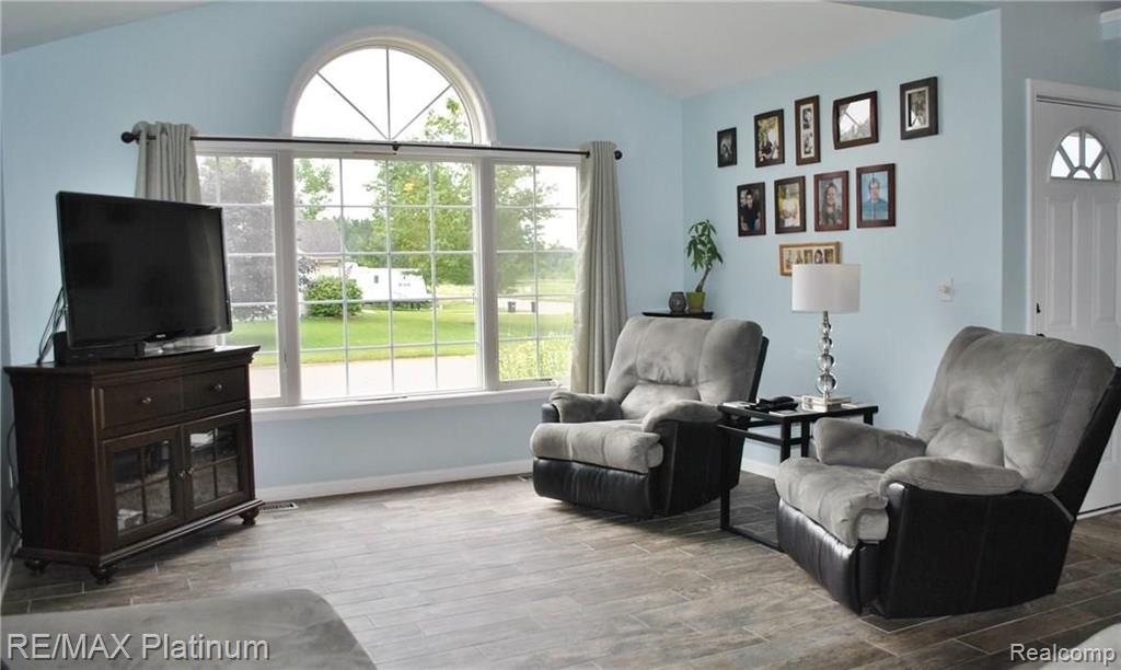 404 West Rolfe Street Perry, MI 48872 - Photo 7 of 29