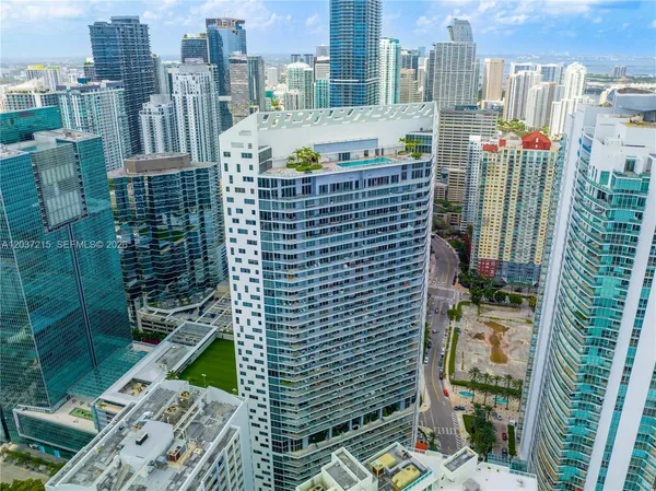 $3,600 | 1300 Brickell Bay Drive, Unit 610, Miami, FL 33131