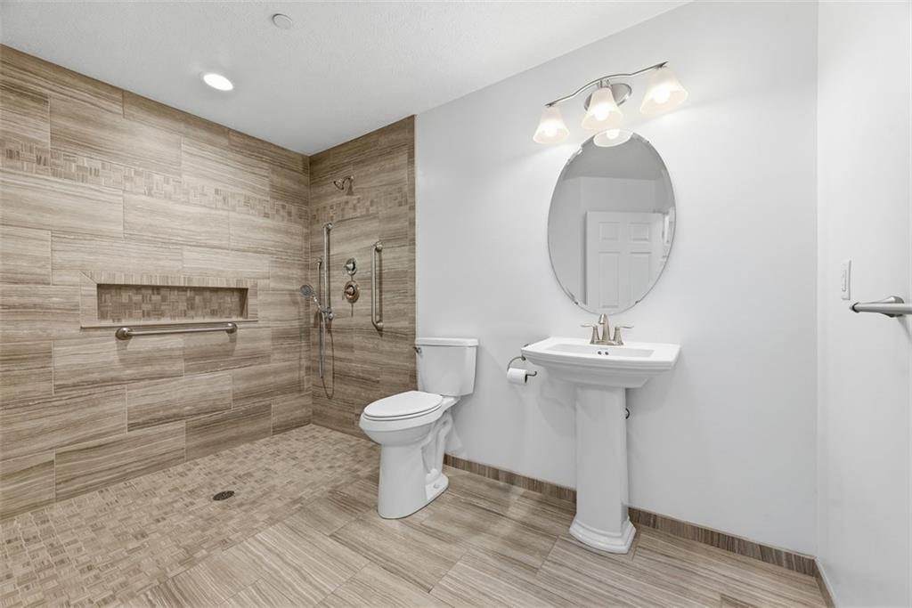 400 Spring Valley Drive Zelienople, PA 16063 - Photo 22 of 25