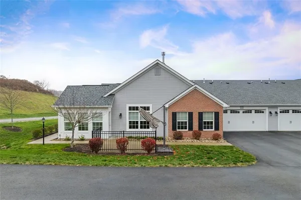 $498,000 | 400 Spring Valley Drive, Zelienople, PA 16063