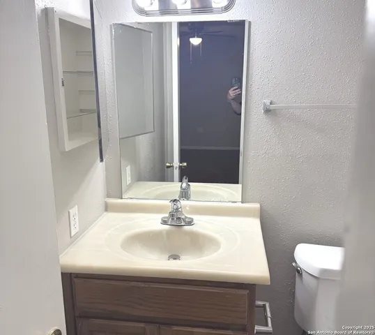 $815 | 2018 Anchor Drive, Unit B, San Antonio, TX 78213