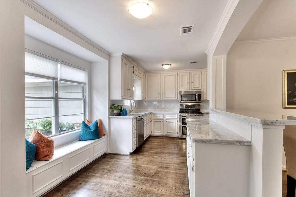 3110 Deal Street Houston, TX 77025 - Photo 4 of 10 a kitchen with refrigerator and window
