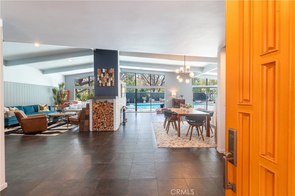 15626 Royal Ridge Road Sherman Oaks, CA 91403 - Photo 5 of 33