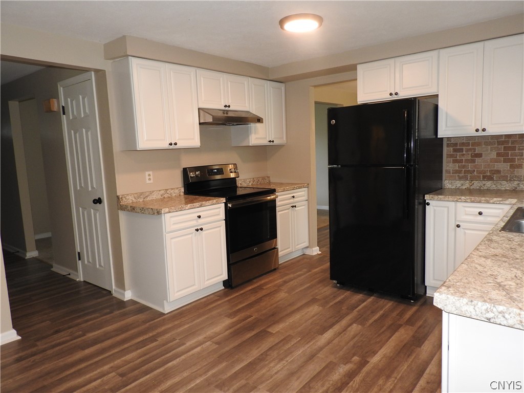 8049 Trina Circle Clay, NY 13041 - Photo 8 of 17