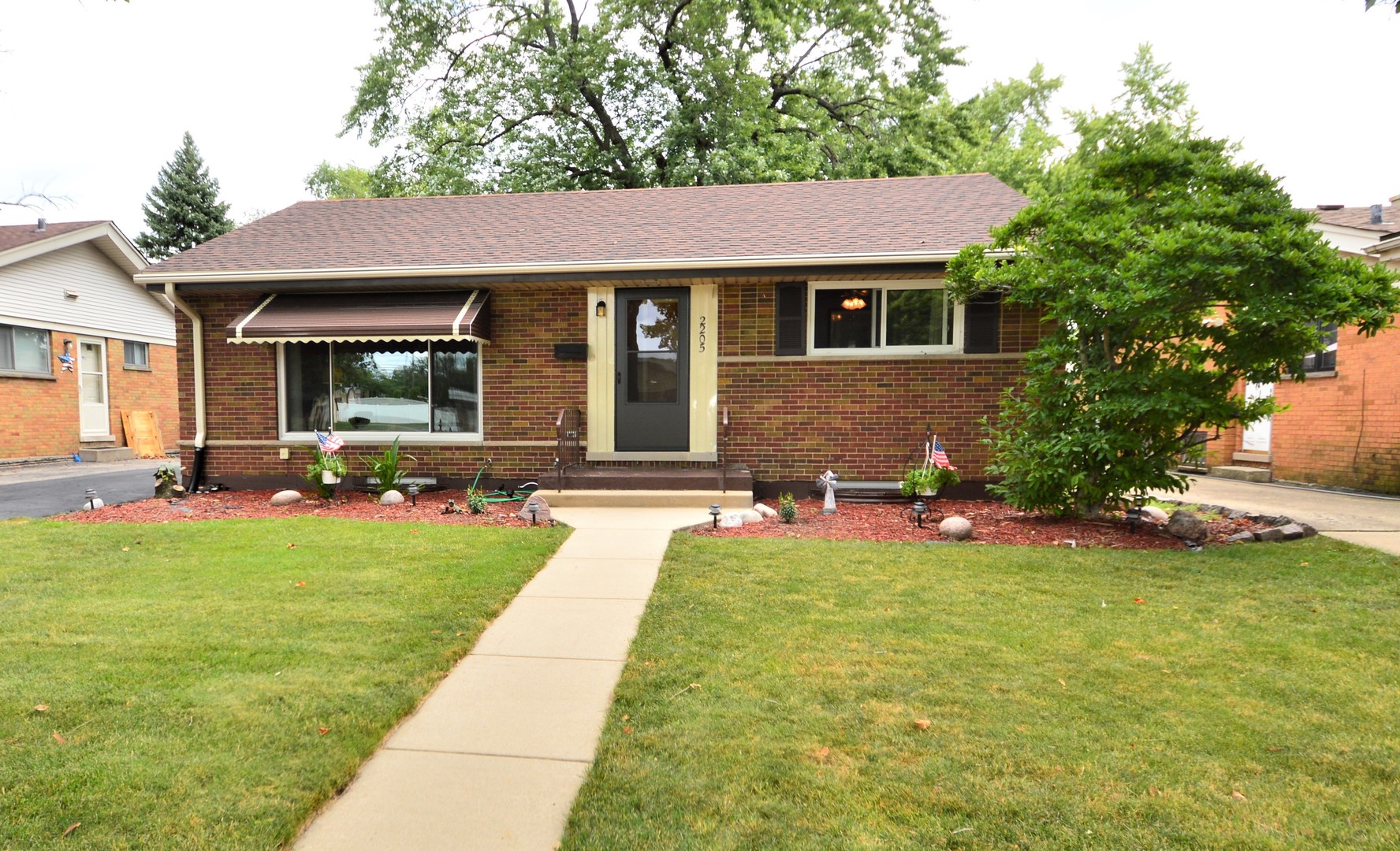 2205 Mayfair Avenue Westchester, IL 60154 - Photo 2 of 36