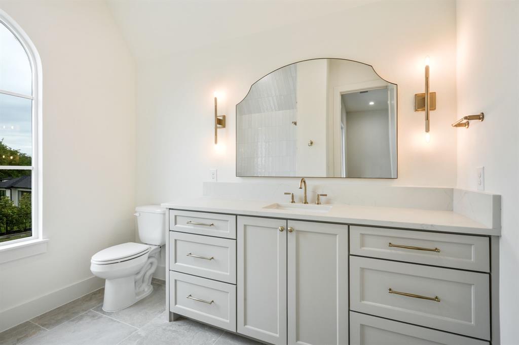 3304 Ferguson Road Grapevine, TX 76092 - Photo 32 of 38 Bathroom