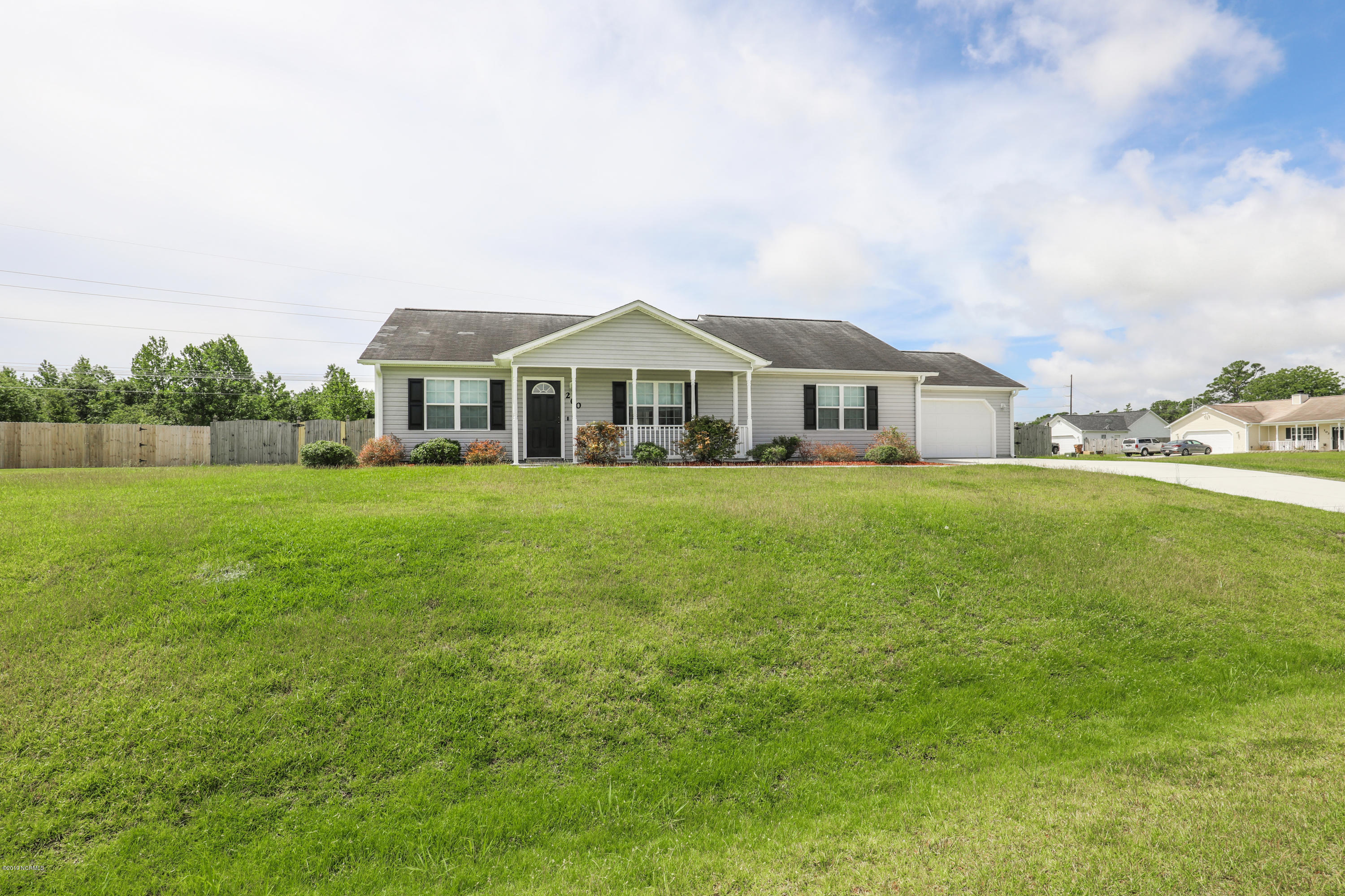 200 Bobwhite Road Hubert, NC 28539 - Photo 1 of 25 untitled-9972