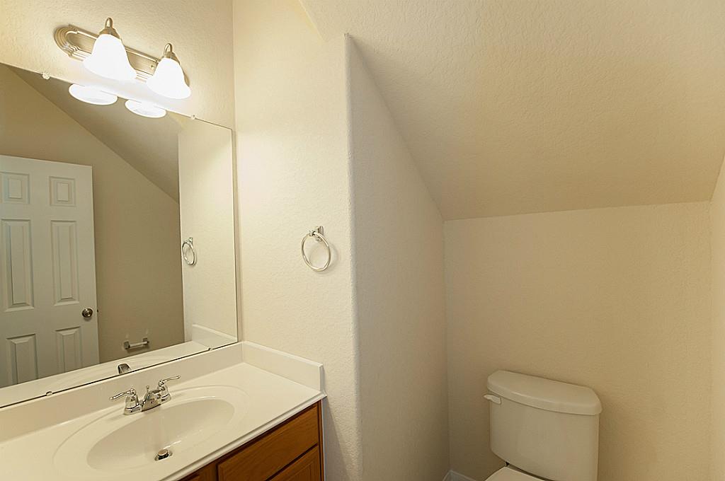 18519 Each Elm Way Houston, TX 77084 - Photo 13 of 23 Half bath