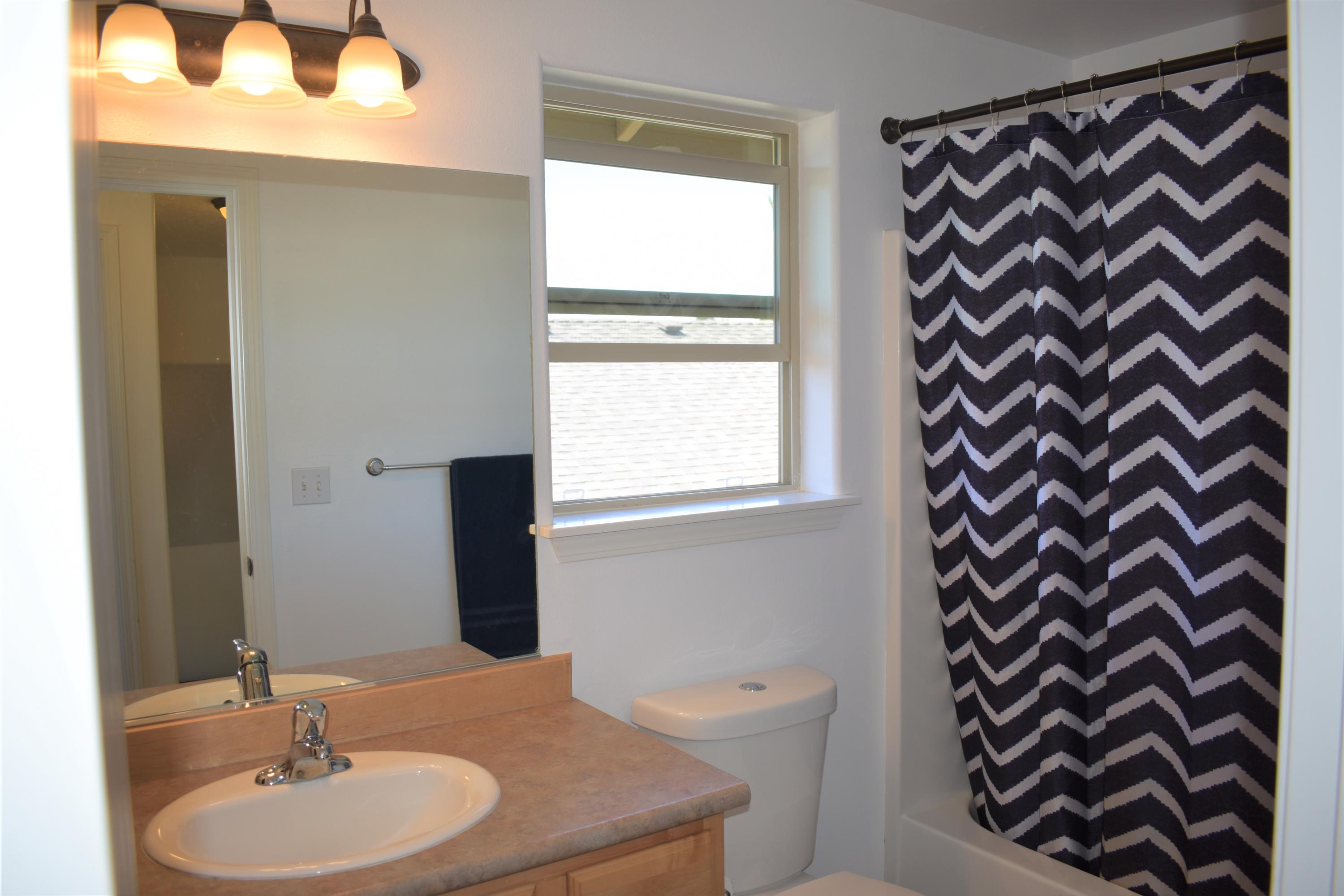 16464 Riley Drive La Pine, OR 97739 - Photo 36 of 43 16464 riley guest bath 2