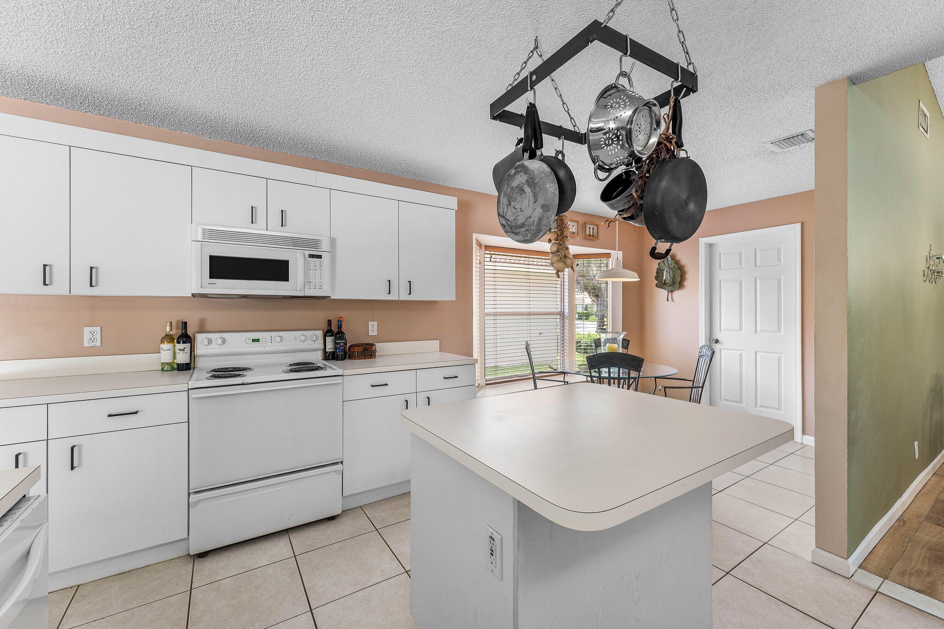 4824 South Lee Road Delray Beach, FL 33445 - Photo 10 of 23 014-4824SouthLeeRoad-DelrayBeach-FL-3344