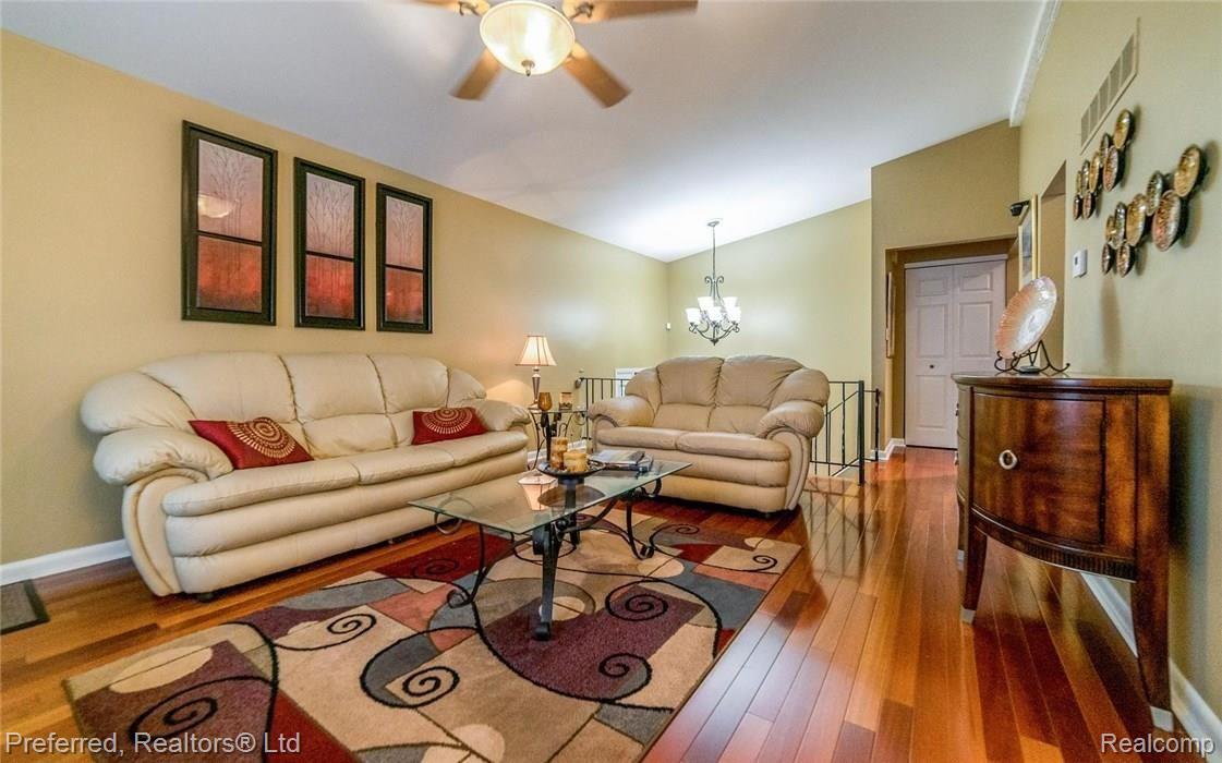 42635 Hanford Road Canton, MI 48187 - Photo 4 of 22 4.jpg