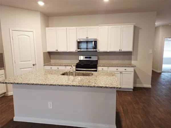 $1,975 | 1327 Camden Lane, Lockhart, TX 78644