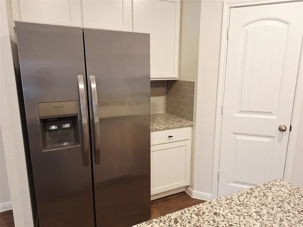 $1,975 | 1327 Camden Lane, Lockhart, TX 78644