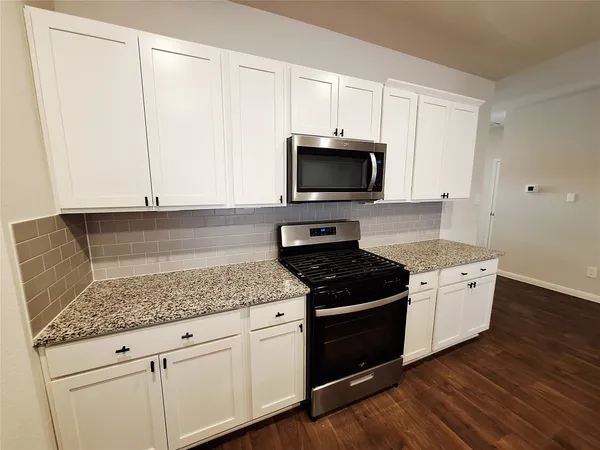 $1,975 | 1327 Camden Lane, Lockhart, TX 78644