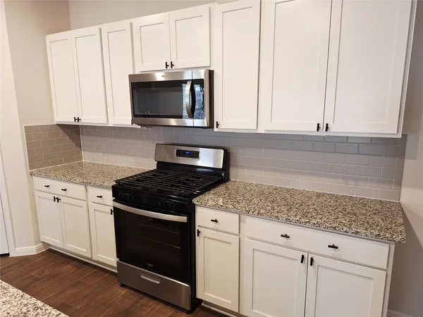 $1,975 | 1327 Camden Lane, Lockhart, TX 78644