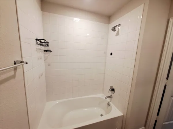 $1,975 | 1327 Camden Lane, Lockhart, TX 78644
