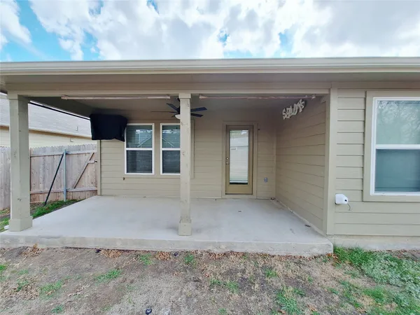 $1,975 | 1327 Camden Lane, Lockhart, TX 78644