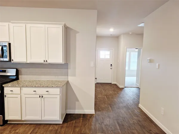 $1,975 | 1327 Camden Lane, Lockhart, TX 78644