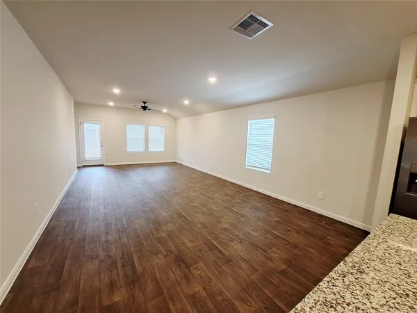 $1,975 | 1327 Camden Lane, Lockhart, TX 78644