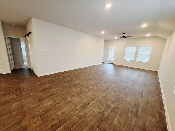$1,975 | 1327 Camden Lane, Lockhart, TX 78644