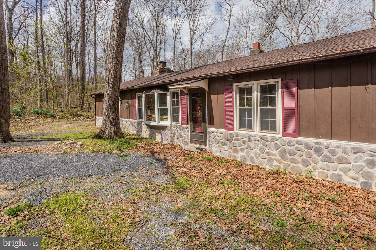 191 Hideaway Farms Road Edinburg, VA 22824 - Photo 3 of 40 a front view of a house with a garden
