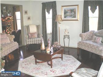 138 Rabbit Run Road Sewell, NJ 08080 - Photo 8 of 12 Living Room