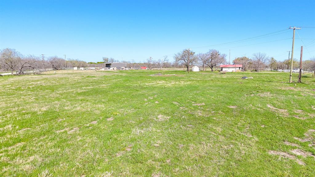 1 R Fm 637 Corsicana, TX 75109 - Photo 5 of 22 View of yard