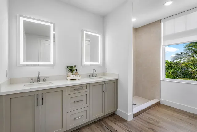 $2,800,000 | 176-184 Lake Drive, Unit 2203, Palm Beach Shores, FL 33404